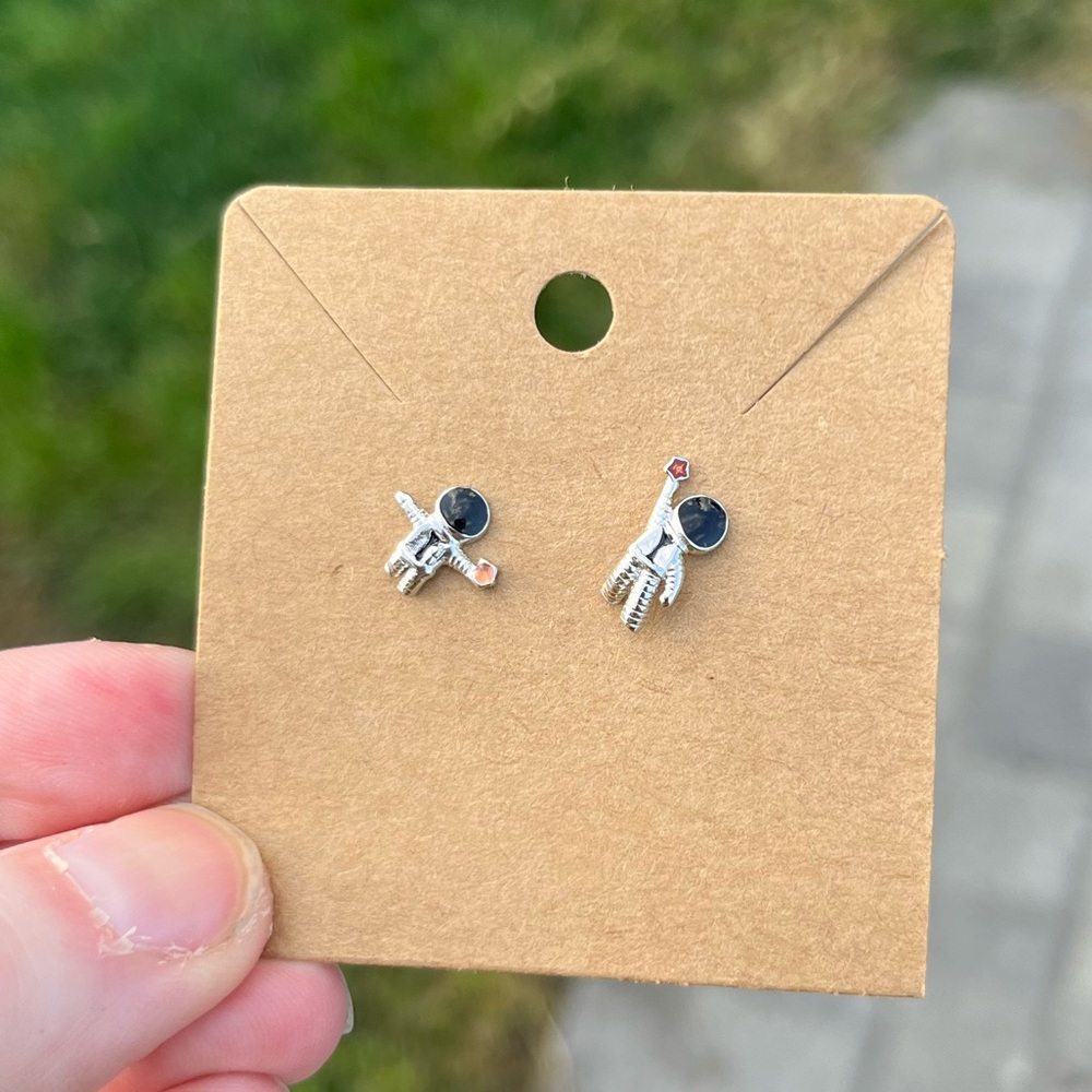 ASTRONAUT ASYMMETRIC EARRINGS - Picture 10 of 10